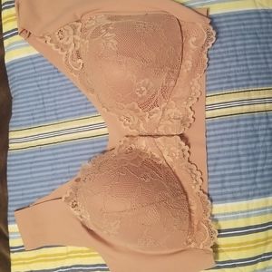 NWOT 40C/D Front closure wireless bra